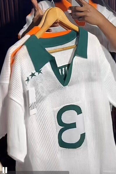 Maillot de sport moderne