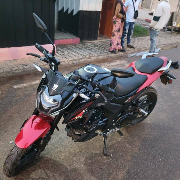 Moto sportive puissante 200cc