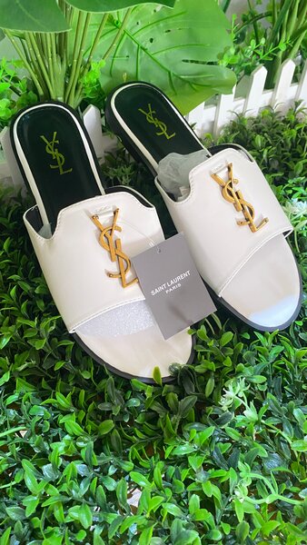 Sandales YSL élégantes