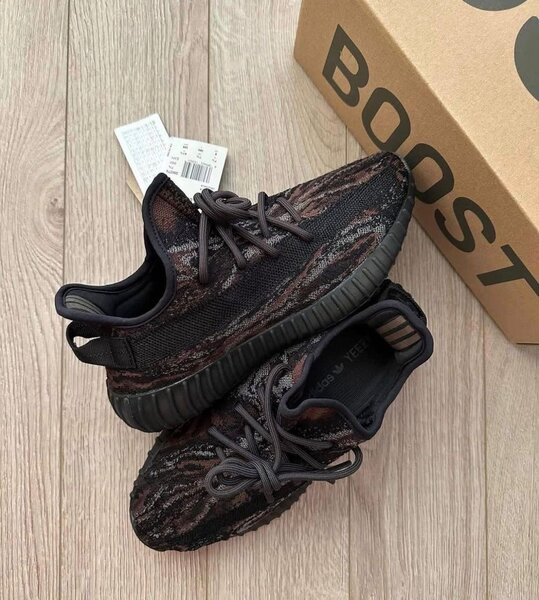 Yeezy 350 V2 noir