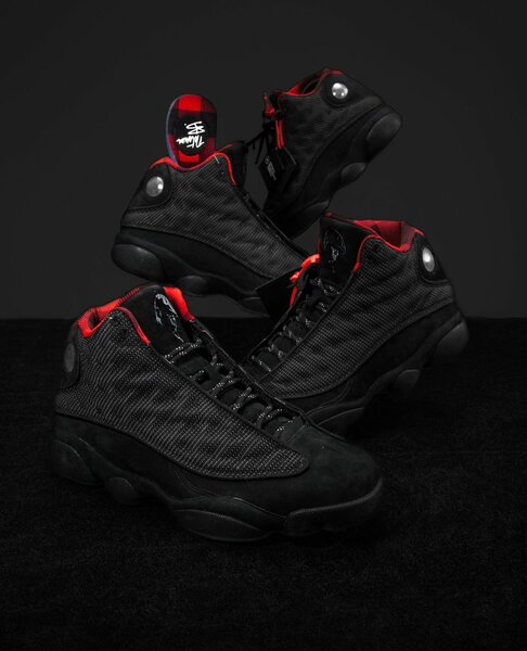 Baskets noires et rouges stylées