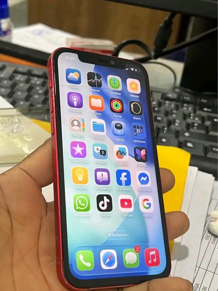 iPhone 12 simple