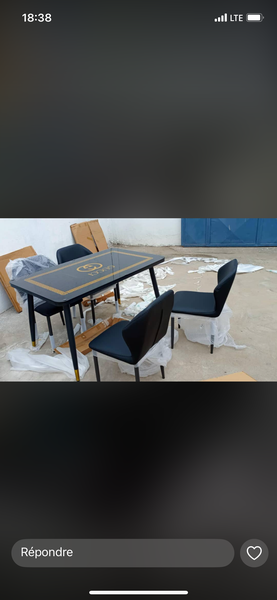 Set de Table et Chaises Modernes