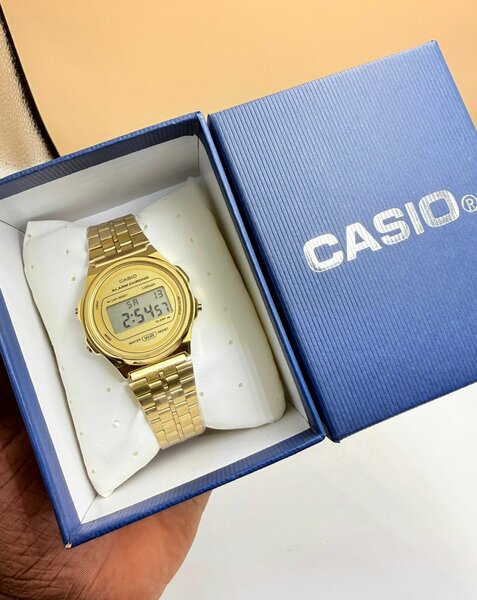 Montre Casio en or