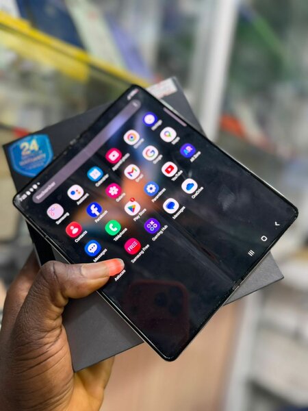 Samsung Galaxy Z fold 4 256 gi