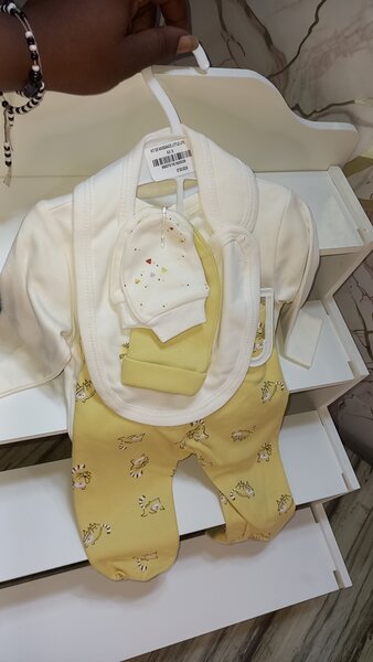 Pyjama bébé doux et mignon