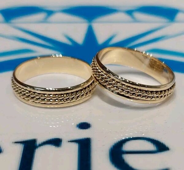 Alliances en or élégantes