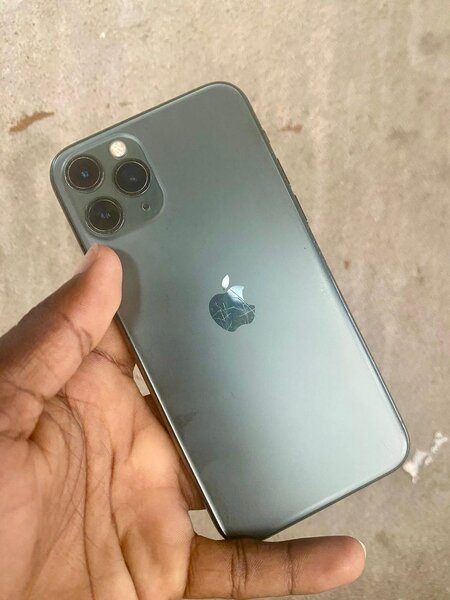 iPhone 11Pro 64Go 2nd main