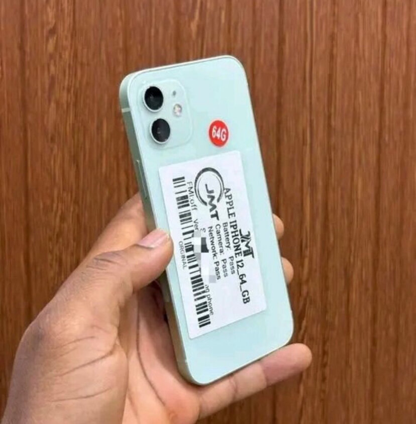 Apple iPhone 12 - 64GB