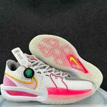 Baskets de sport blanches et roses