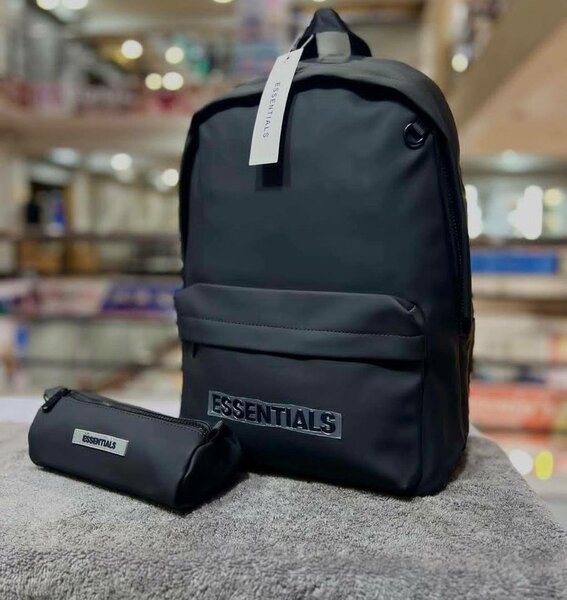 Sac à dos Essentials avec trousse