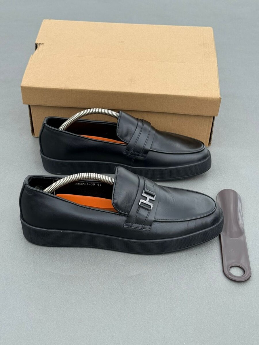 Mocassins en cuir noir élégants