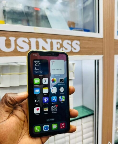 iPhone Jaune Élégant 64Go