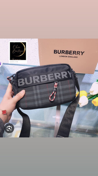 Sacoche Burberry homme élégante