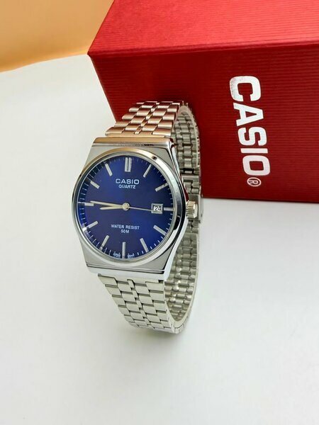 Montre Casio bleue acier