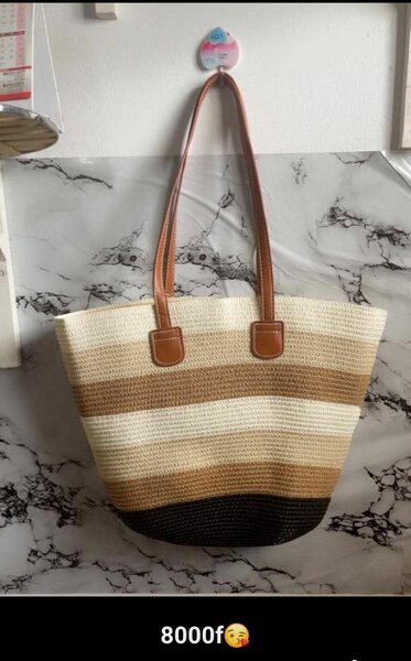 Sac cabas en paille élégant