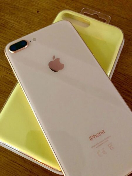 iPhone avec coque en silicone