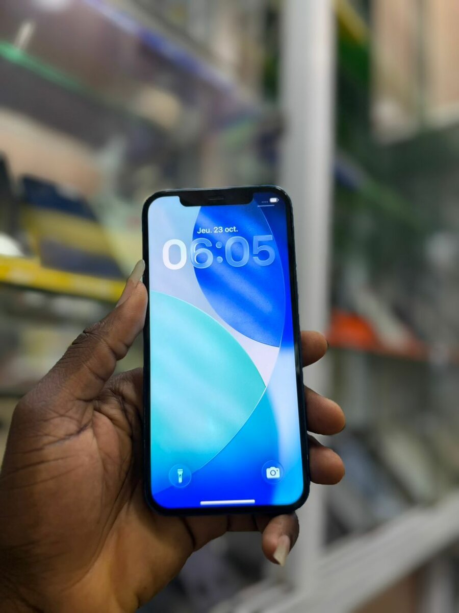 iPhone 12 64Go 2nd main