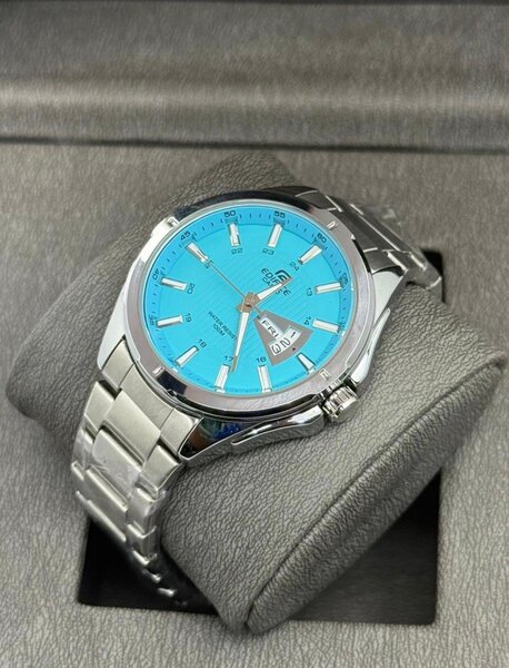 Montre élégante en acier inoxydable