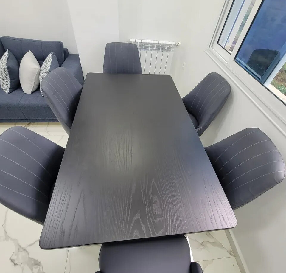 Table à manger contemporaine