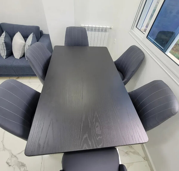 Table à manger contemporaine