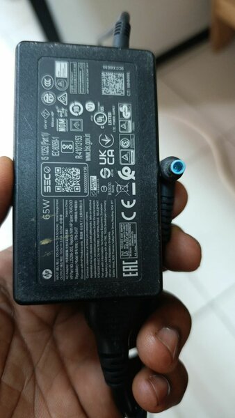 HP 65W Laptop Charger
