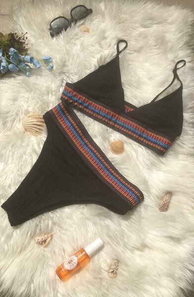 Maillot noir bande colorée