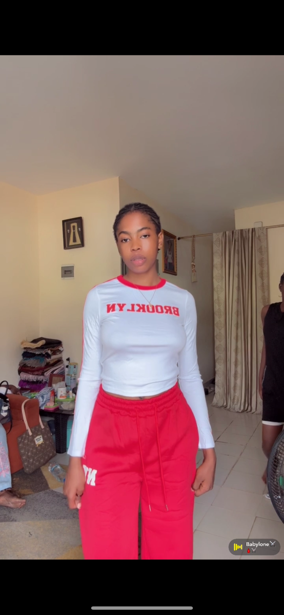 Ensemble sportif rouge et blanc