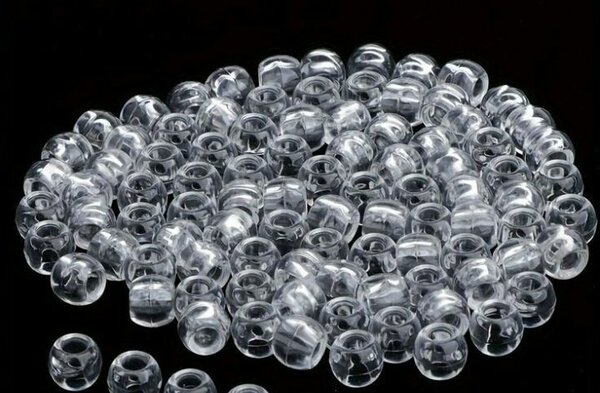 Perles en plastique transparent