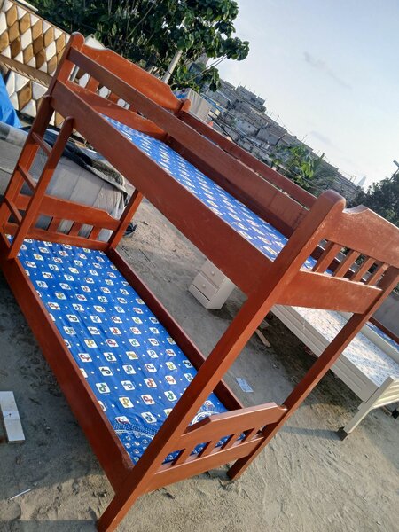 Lit superposé en bois rouge 1p