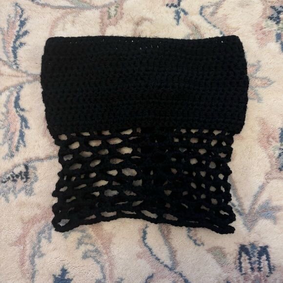 Top en crochet noir élégant