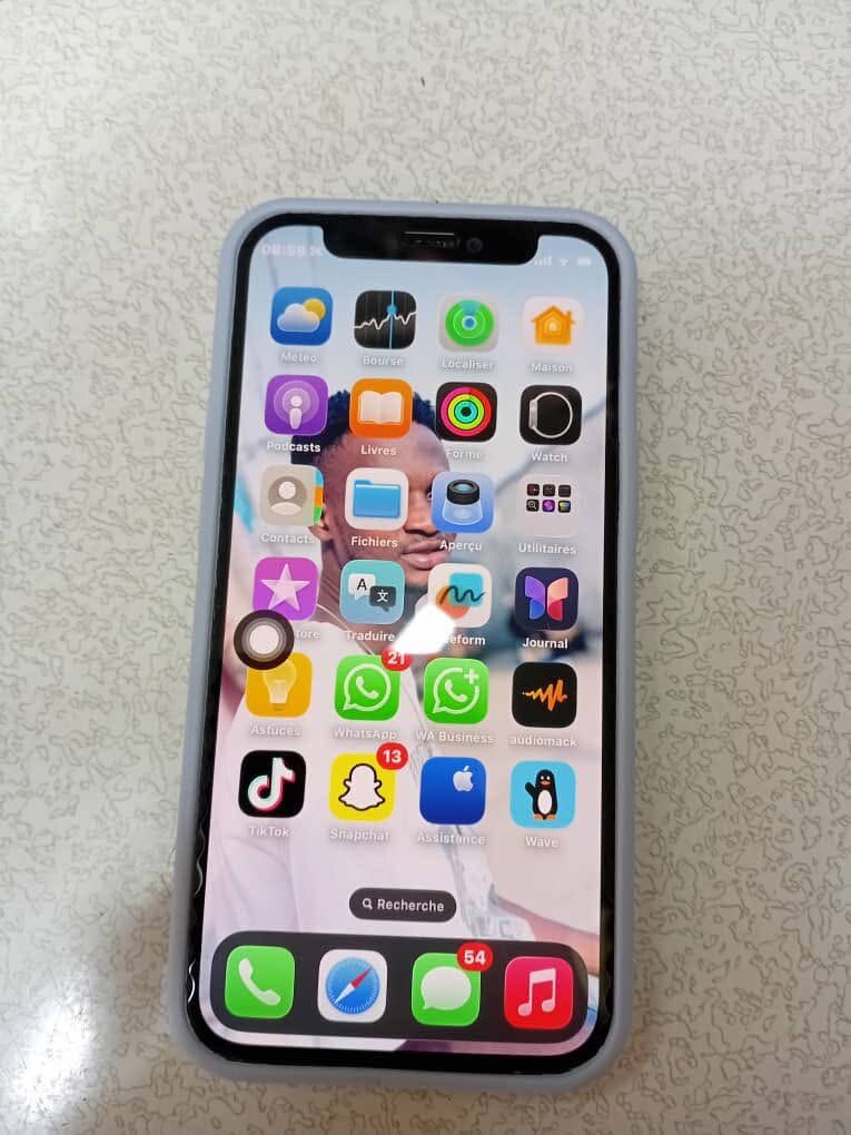 iPhone 12 Noir 64 Go