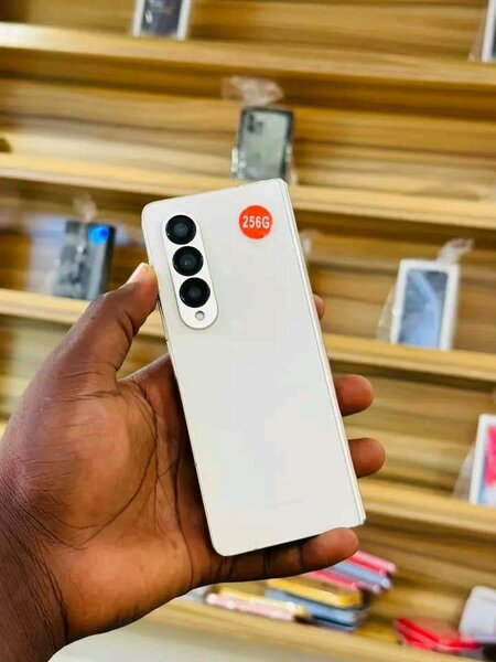 Téléphone portable blanc 256Go