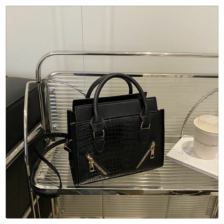 Sac à main croco chic