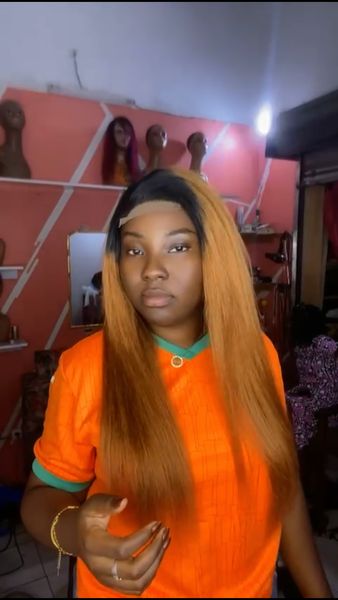 Perruque longue lisse moderne