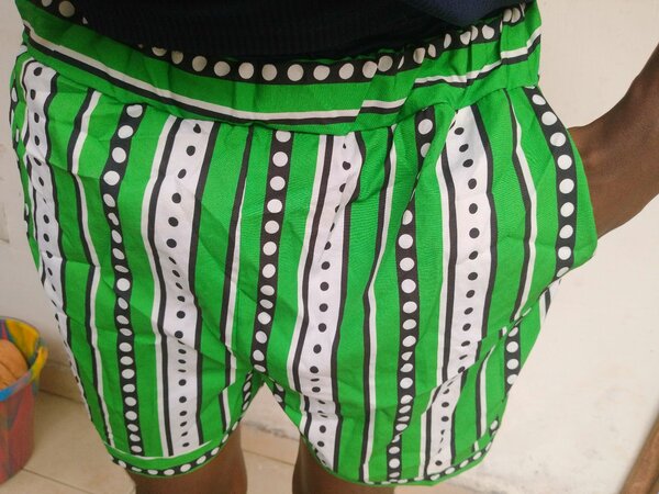 Shorts à motifs rayés verts