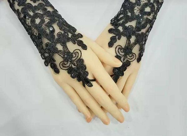 Elegant Lace Gloves Set