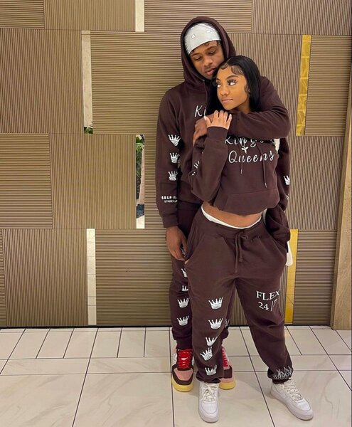 Ensemble Jogging Couple