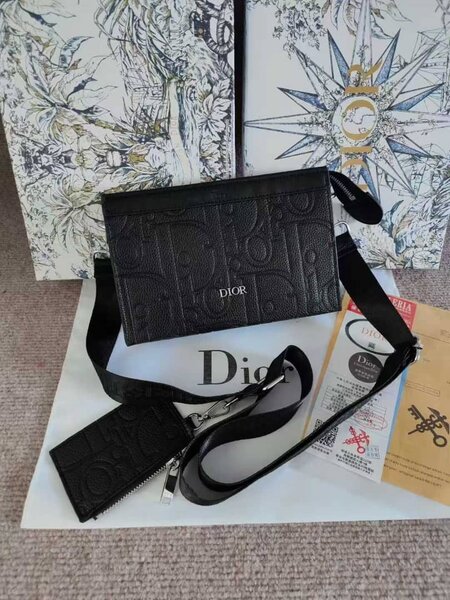 Sacoche Dior noire pour homme et femme