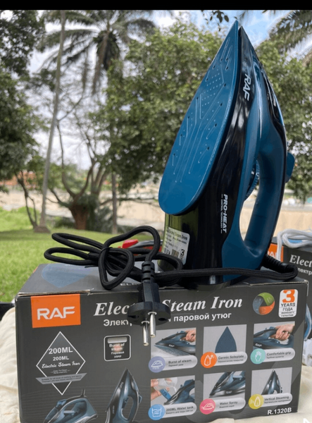 Fer à repasser vapeur électrique RAF