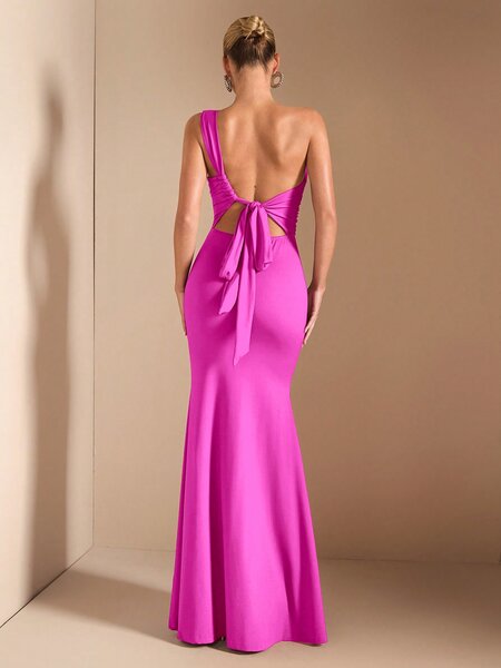 Robe élégante dos nu
