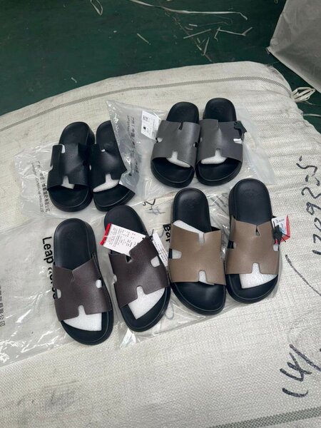 Sandales plates pour homme