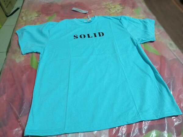 T-shirt unisexe bleu imprimé