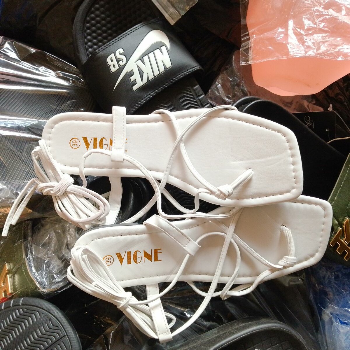 Sandales blanches en cuir