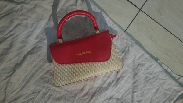 Sac à main élégant rouge