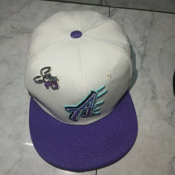 Casquette Snapback Blanche et Mauve