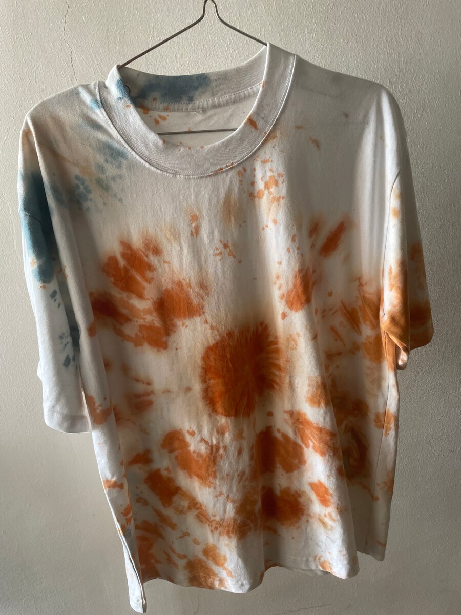 Tee shirt teint à la main