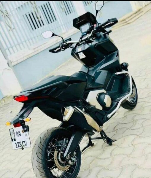 Scooter électrique Yamaha noir