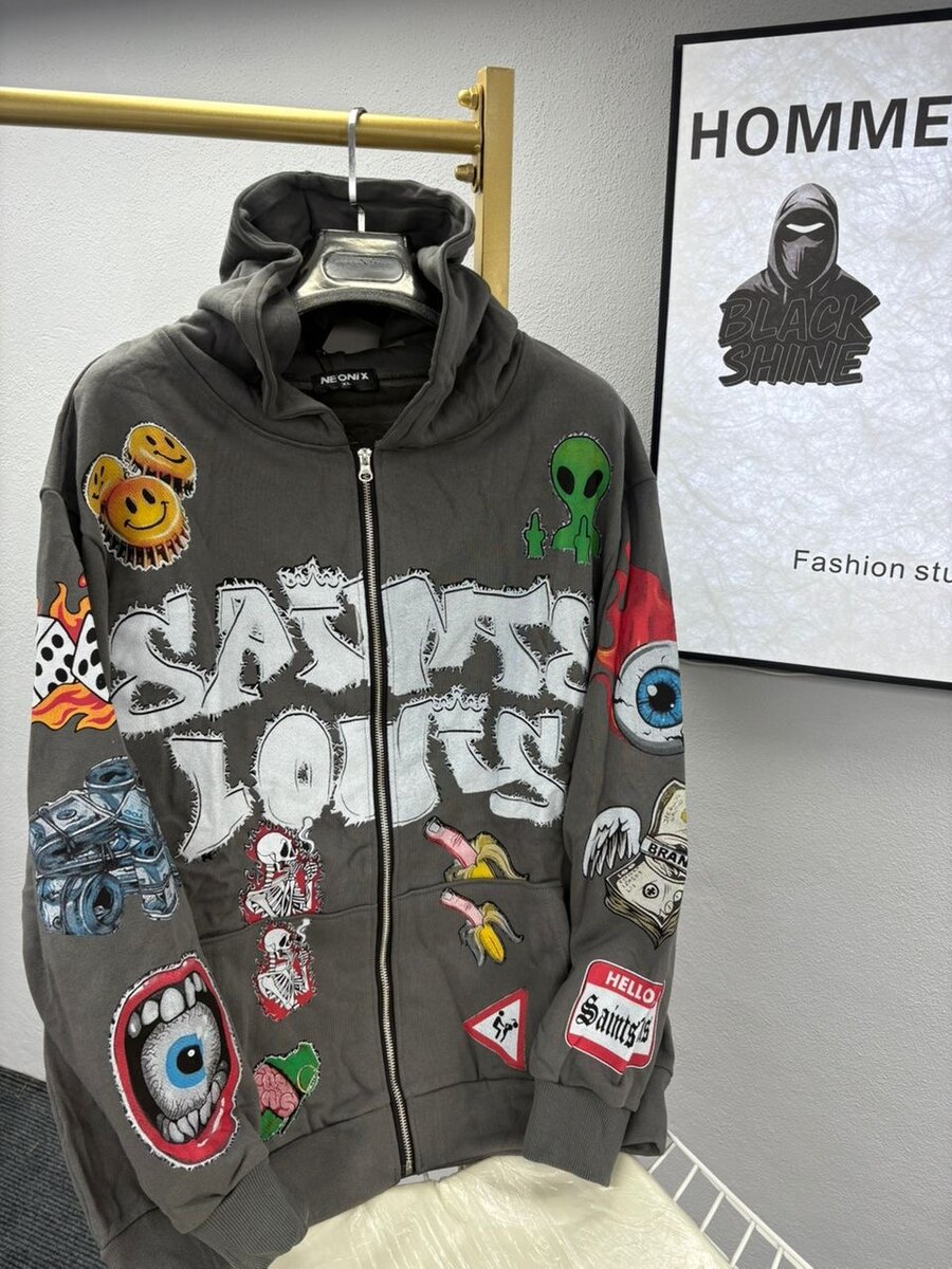 Sweat à capuche graphique moderne