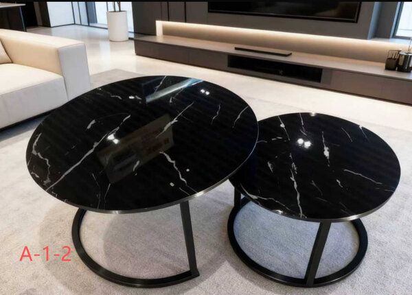 Tables basses en marbre noir